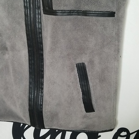 Armani Exchange fleece vest with faux leather - Picture 2 of 7